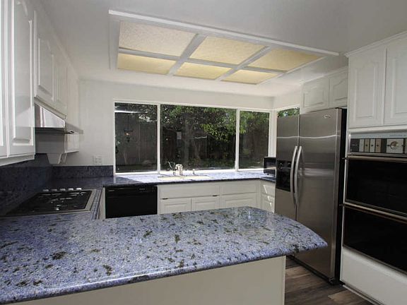 5th image of 1543 Covington Ave