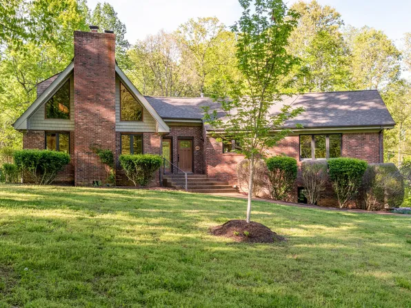 1117 Boone Ridge Rd, Burns, TN 37029