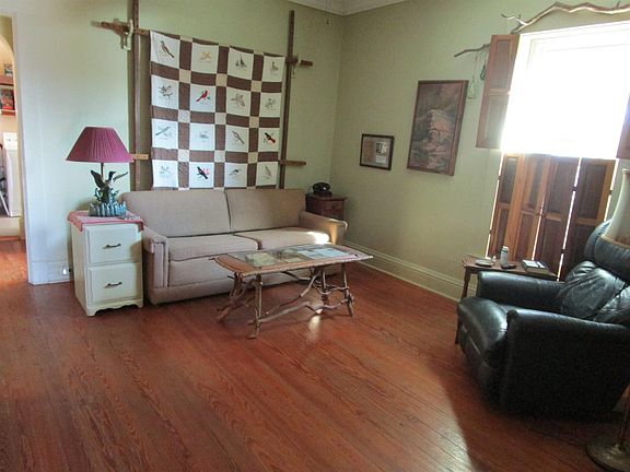 4th image of 204 Montgomery Ave