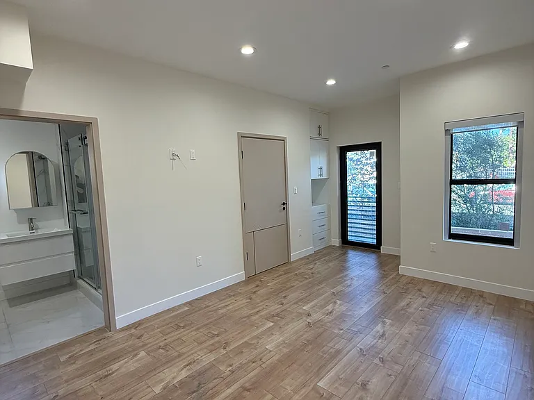 2215 N Naomi St #101 — Photo 12