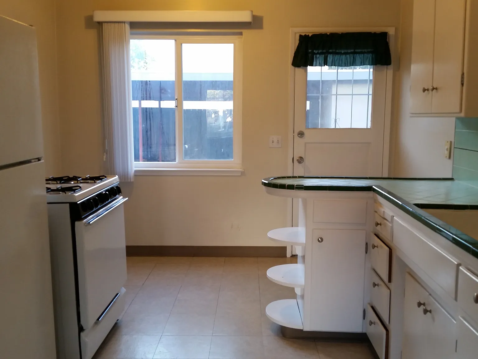 1 bed, $2,300 — Photo 4