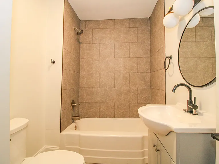 426 Rogers St — Photo 25