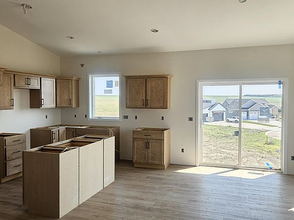 3rd image of 3905 Platinum St