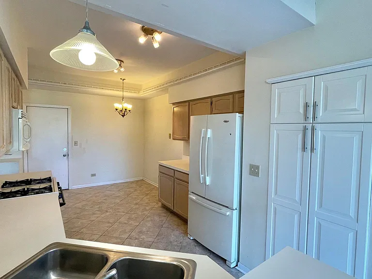 823 Addison Ave — Photo 3