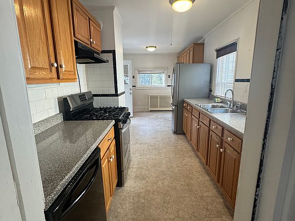 5th image of 207 Church St