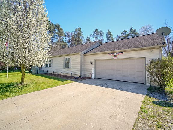 3rd image of 11097 Greenview Ct