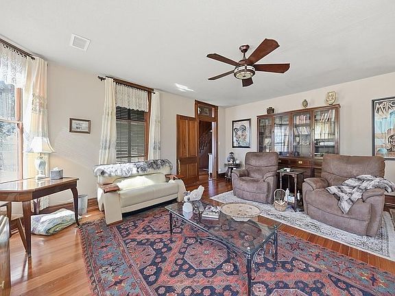 3rd image of 1 Bednar Ln