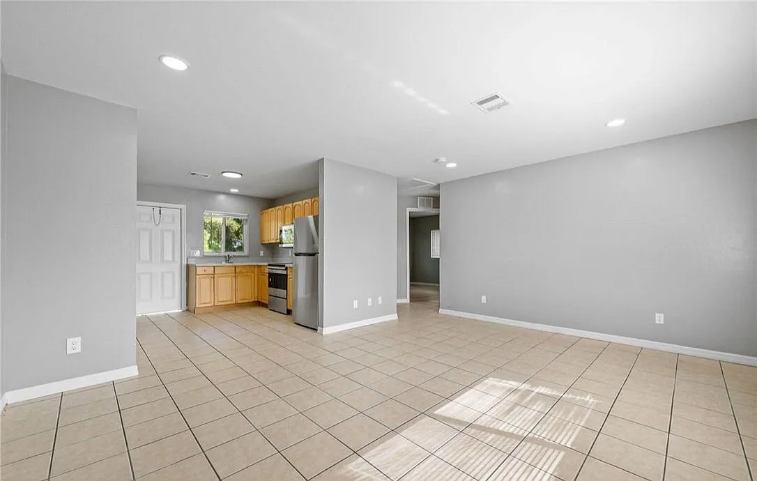 2 bed, 1.0 bath, 780 sqft, $1,350 — Photo 2