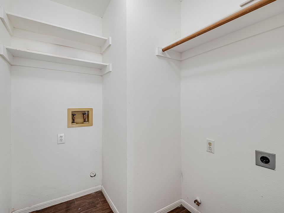 1st image of 3939 Holly Hill Dr