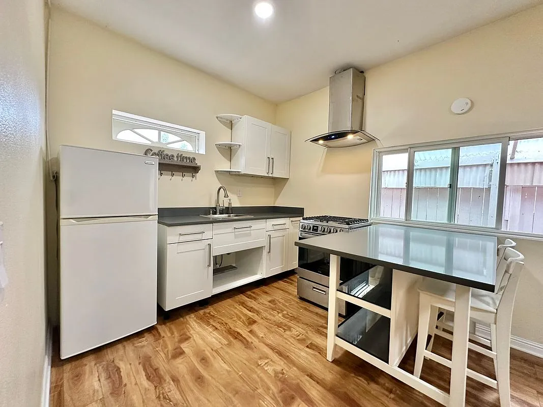 1 bed, 1.0 bath, 420 sqft, $1,750 — Photo 4