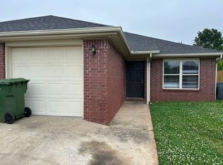 309-311 E Laura St, Rogers, AR 72758