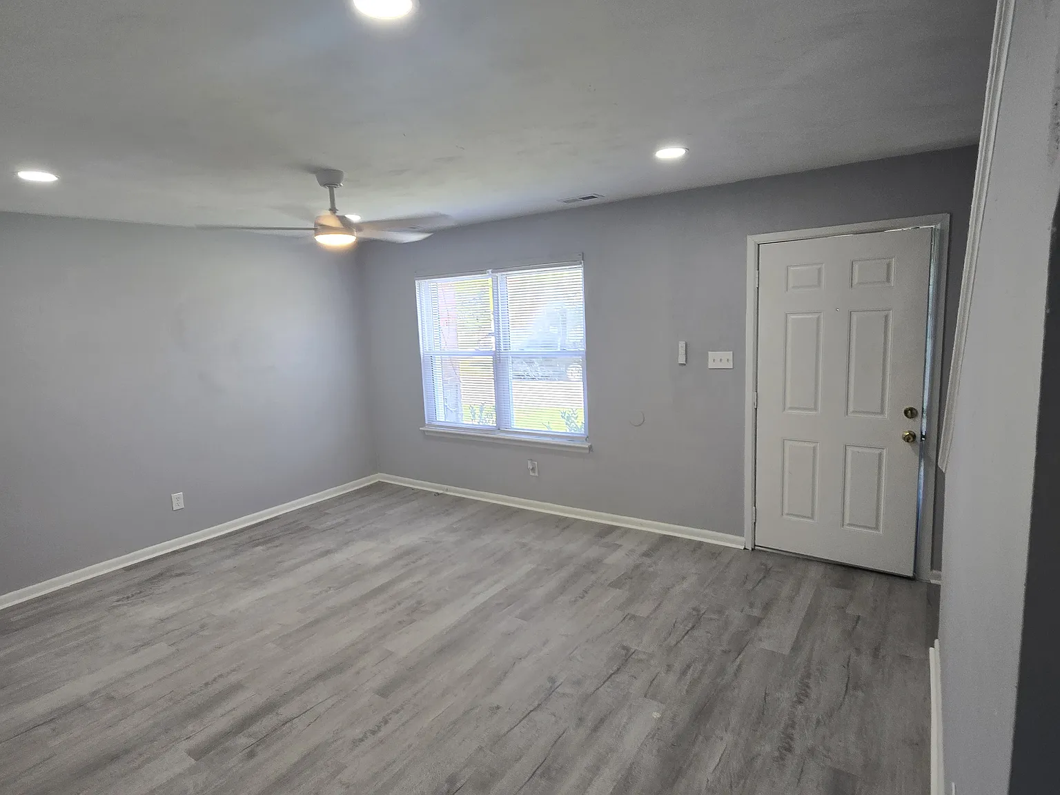 3 bed, 1.5 bath, 1280 sqft, $2,150 — Photo 2