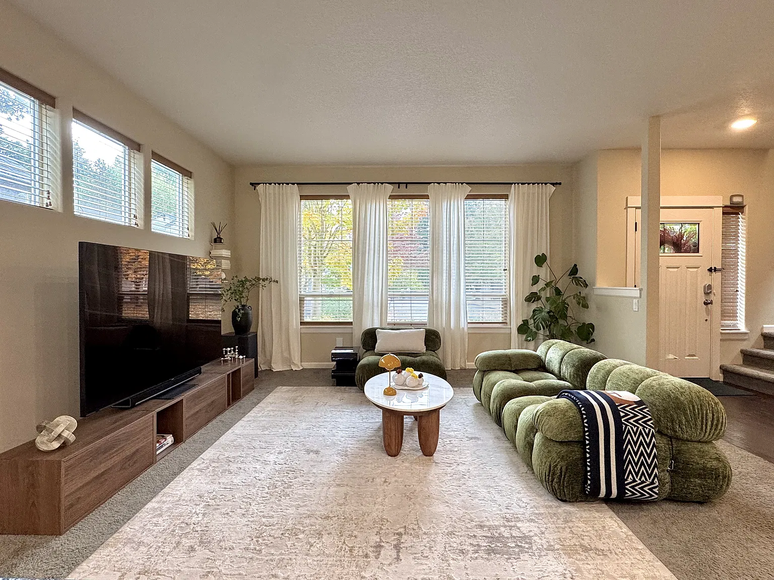 3 bed, 2.5 bath, 1582 sqft, $2,700 — Photo 2