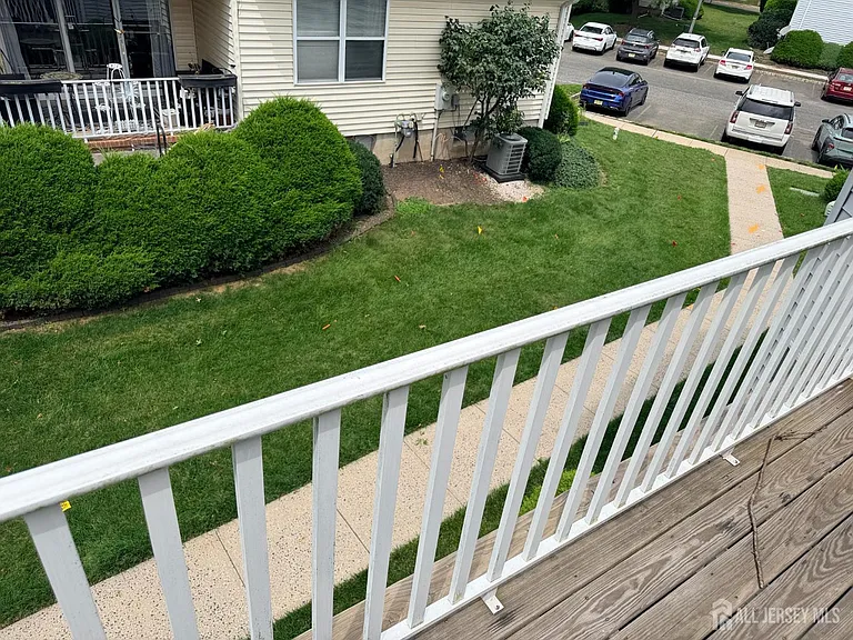 343 Ventnor Ct — Photo 9