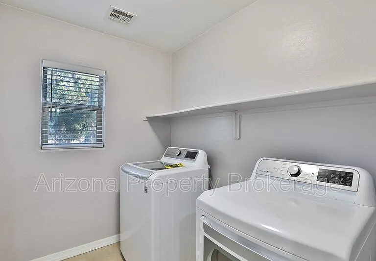 3879 E Santa Fe Ln — Photo 12