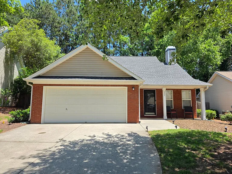172 Stoneforest Dr — Photo 1