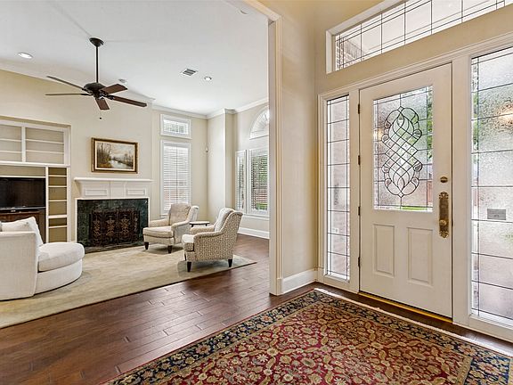3rd image of 5921 Tiburon Dr
