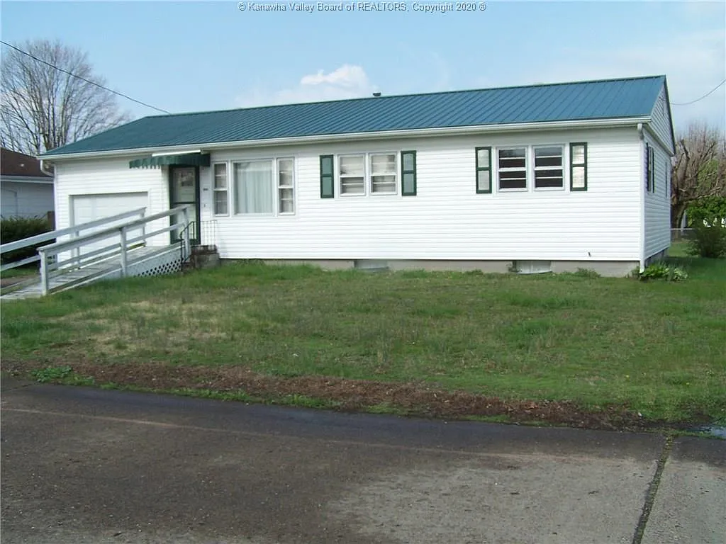 2813 Maple Ave photo 1