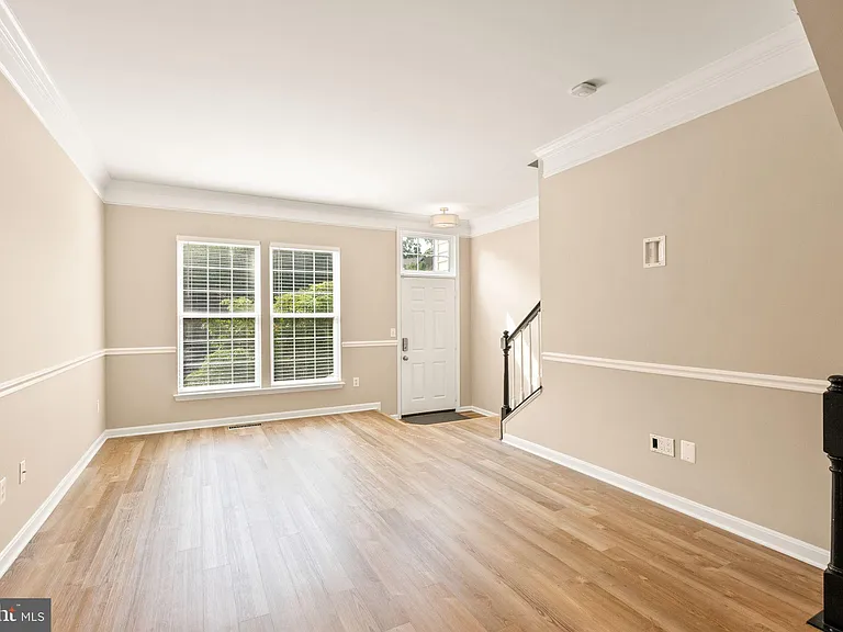 10032 Moxleys Ford Ln — Photo 8