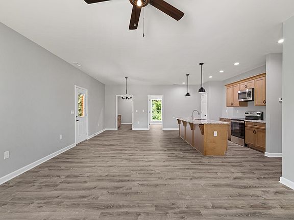3rd image of 84 White Oak Way