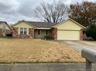 1720 East Dr, Bartlesville, OK 74006