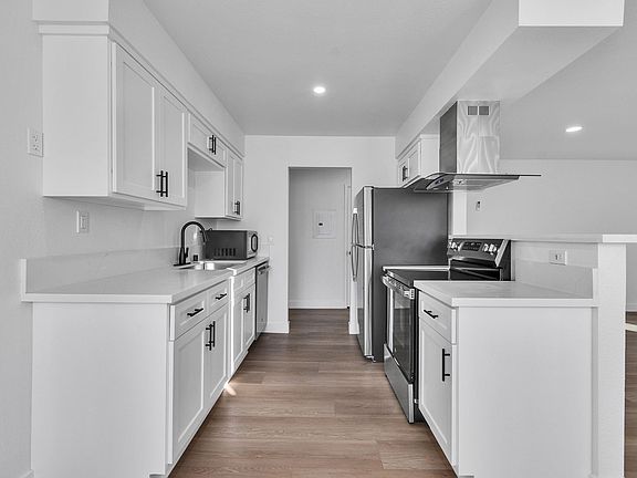 3rd image of 625 Orizaba Ave APT 4