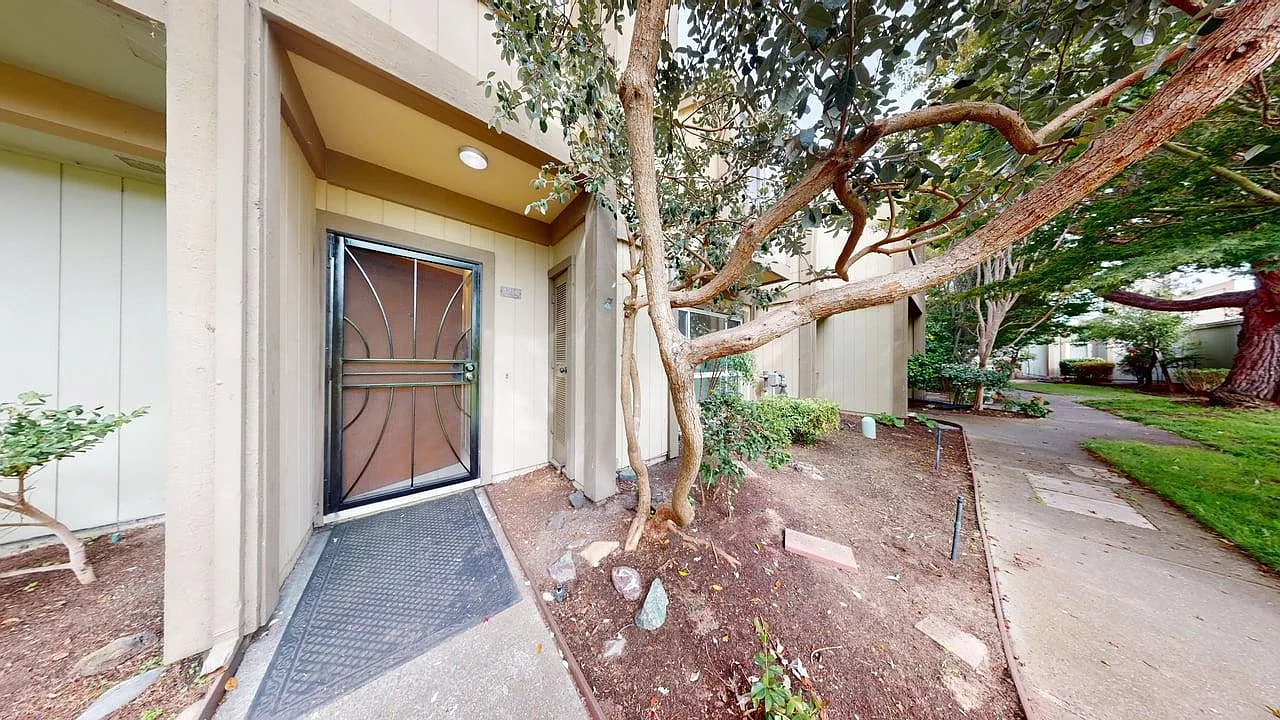 4 bed, 2.5 bath, 1779 sqft, $4,695 — Photo 1