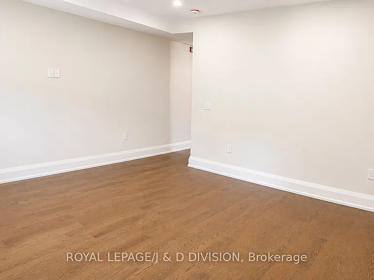2579 Yonge St #202 — Photo 14