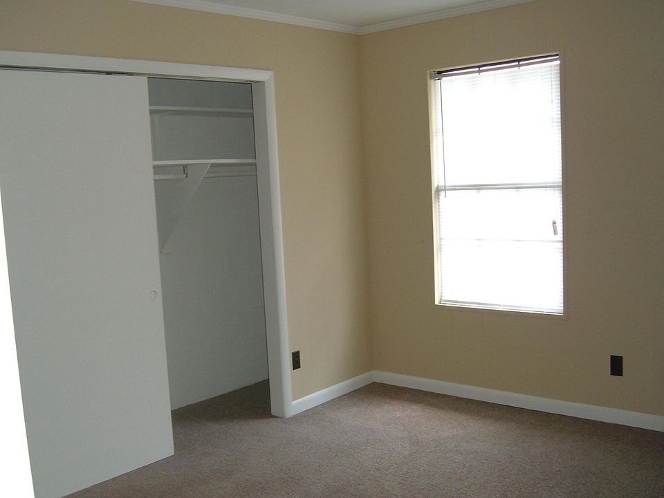 2nd image of 431 W 4th St APT 5