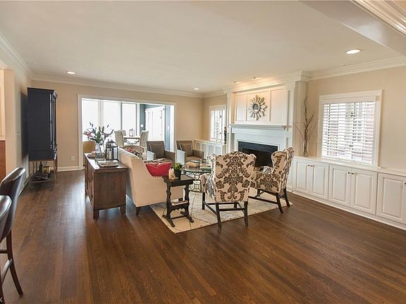 3rd image of 1044 Kenneth Dr