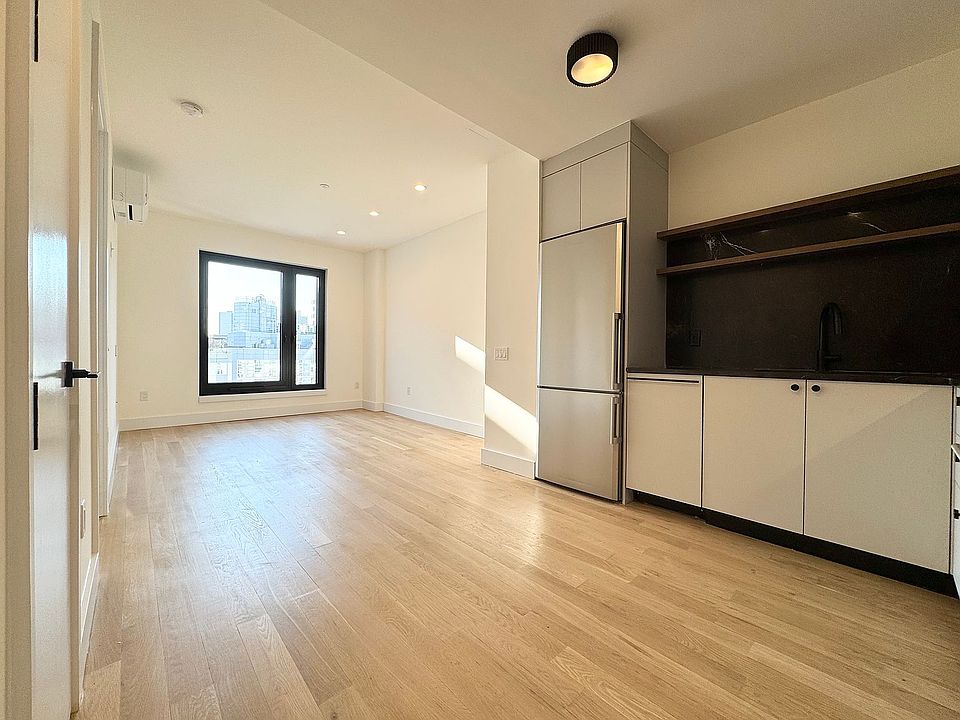 1st image of 260 Gold St #1118