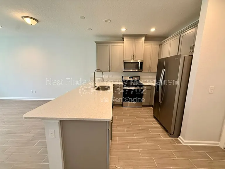 215 Pine Bluff Dr — Photo 4