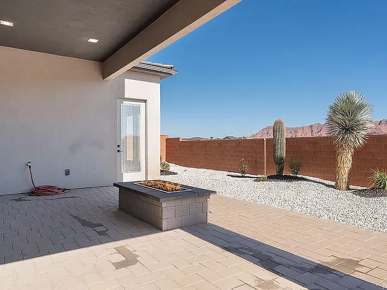 147 E Terrace Ln — Photo 35