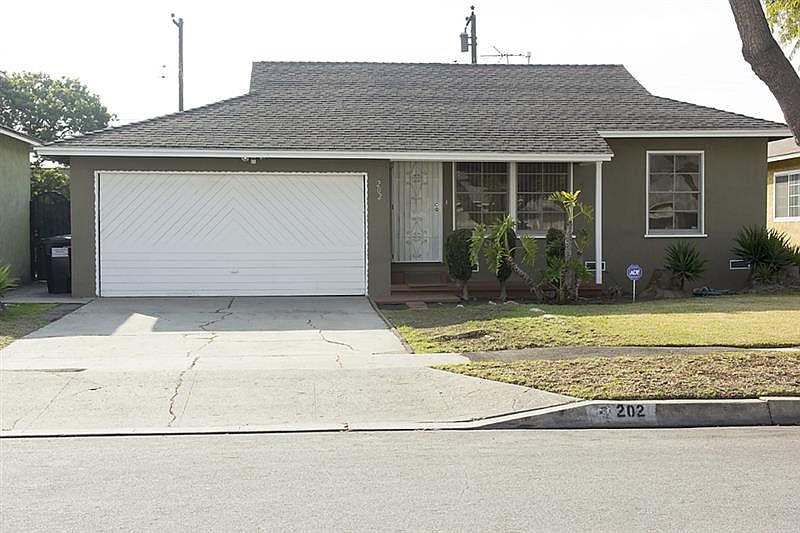 1st image of 202 E 139th St