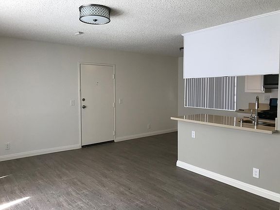 5th image of 515 S Chevy Chase Dr #7