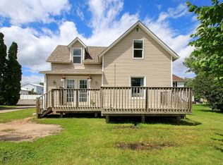 319 7th St E, Glencoe, MN 55336