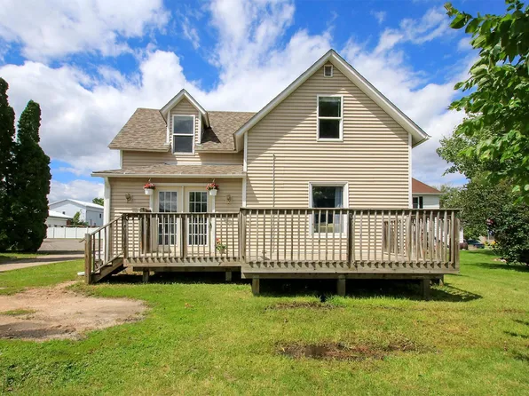 319 7th St E, Glencoe, MN 55336