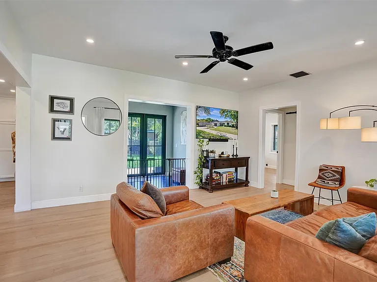 807 SW 18th St — Photo 19