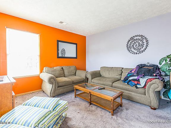 4th image of 33 Murray Ln