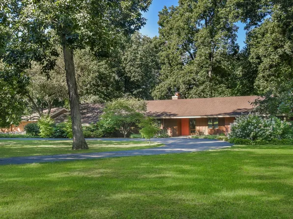 2S846 Hickory Ln, Batavia, IL 60510