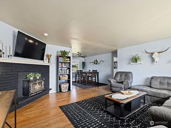 4th image of 5411 90th Street NE