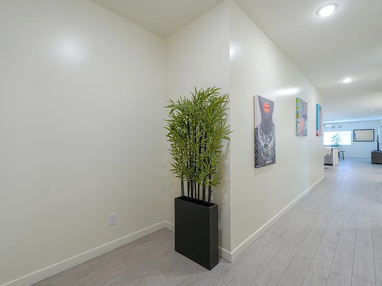 2470 N Abbey Rd — Photo 3