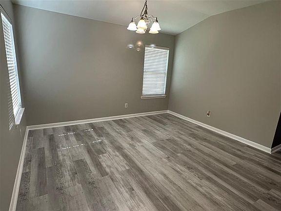 4th image of 554 Cedar Branch Dr