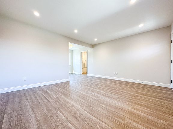 5th image of 916 S Marguerita Ave #816-19