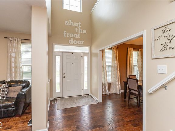 3rd image of 15885 Symphony Blvd