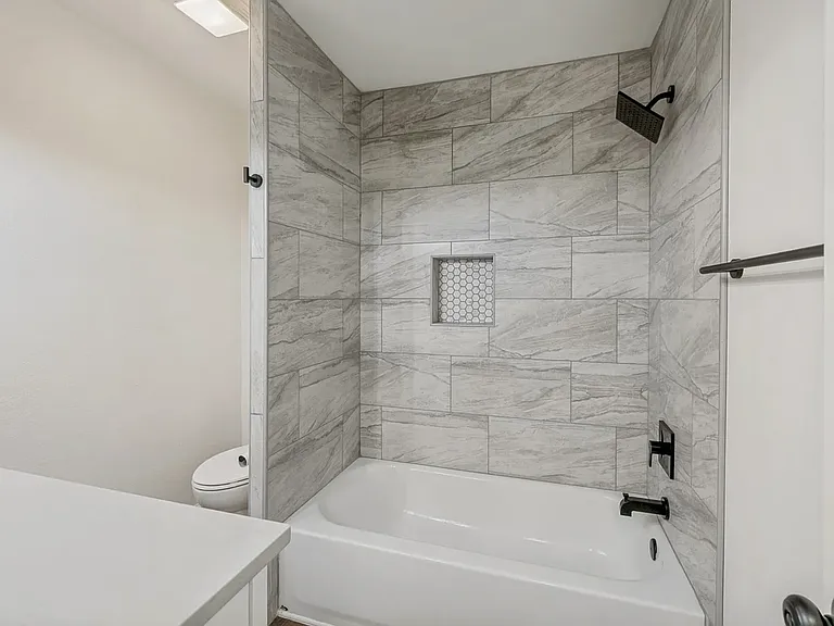 1704 S Jennings Ave — Photo 20