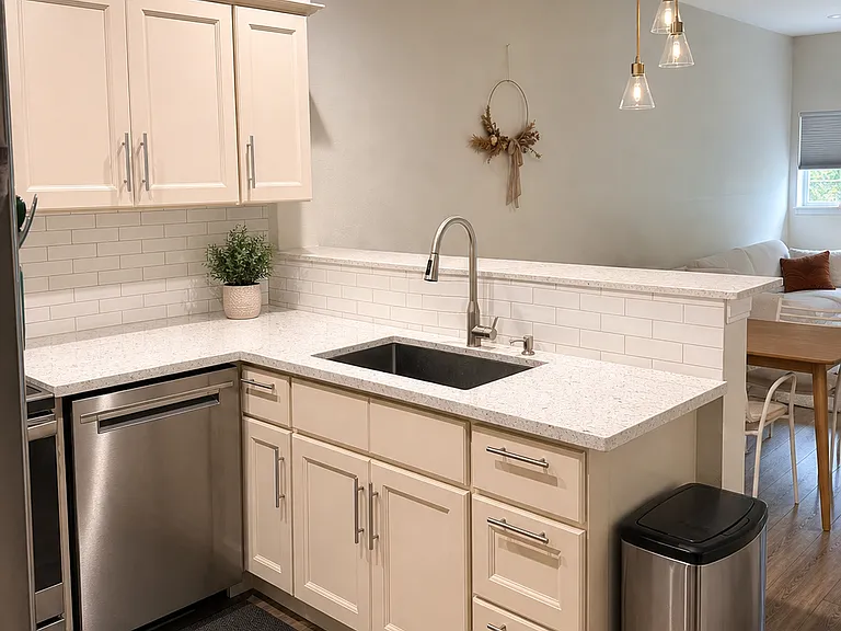 1800 NE 40th St #G4 — Photo 3