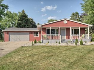 16185 Silvercrest Dr, Fenton, MI 48430