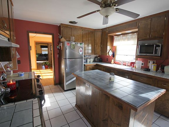 4th image of 21 Meadow Ln
