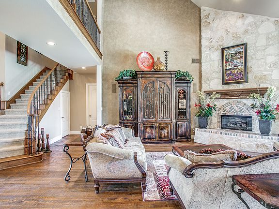 5th image of 1601 Briardale Dr